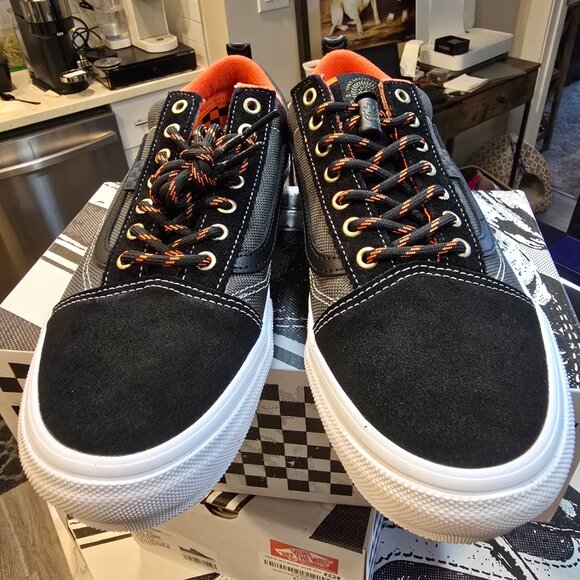 VANS Old Skool Skate Old Skool Spitfire Black/Flame Authentic 100% MENS 10 NEW - Picture 5 of 16